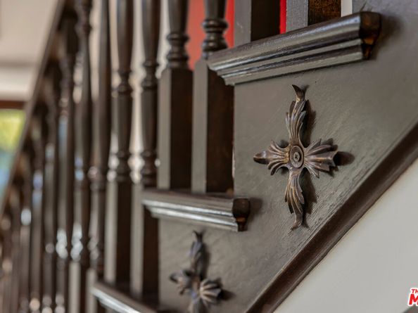 8054 Fareholm Drive, Los Angeles CA 90046