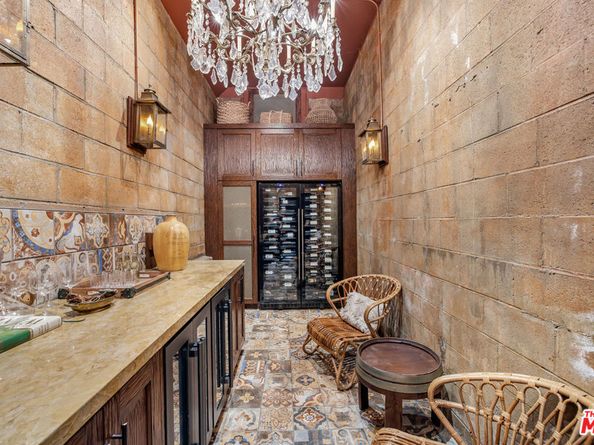 8054 Fareholm Drive, Los Angeles CA 90046