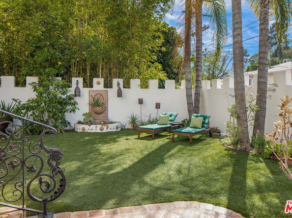 8054 Fareholm Drive, Los Angeles CA 90046