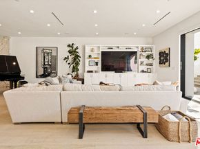 1917 S Bedford Street, Los Angeles CA 90034