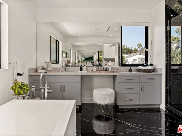 1917 S Bedford Street, Los Angeles CA 90034