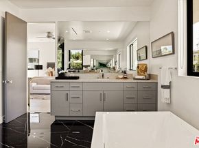 1917 S Bedford Street, Los Angeles CA 90034