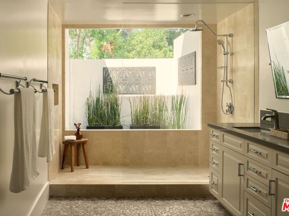 10917 Savona Road, Los Angeles CA 90077