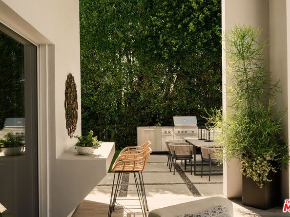 10917 Savona Road, Los Angeles CA 90077