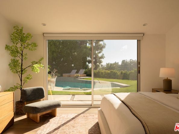 10917 Savona Road, Los Angeles CA 90077