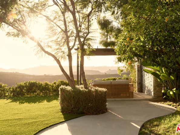 10917 Savona Road, Los Angeles CA 90077