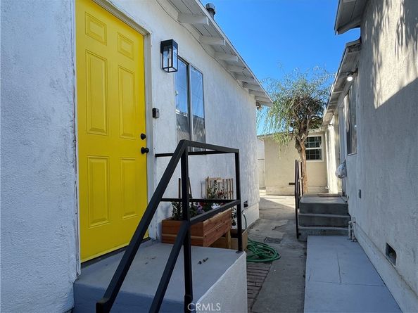 211 1/2 E Eagle Street, Long Beach CA 90806