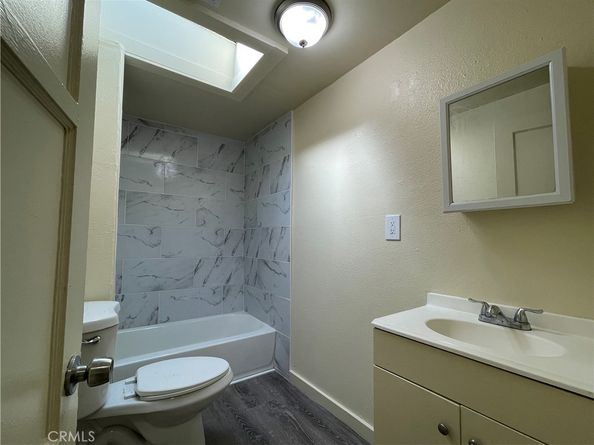 211 1/2 E Eagle Street, Long Beach CA 90806