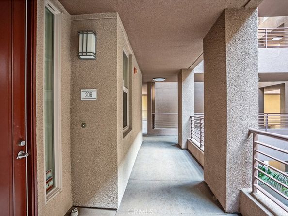 201 E Angeleno Avenue 206, Burbank CA 91502