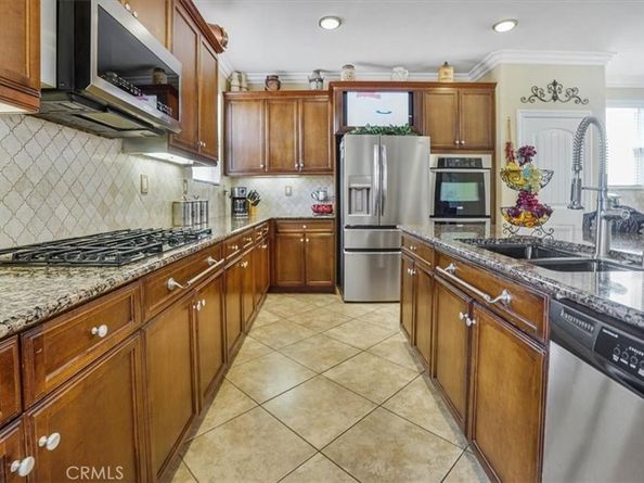 5003 Thornberry Way, Fontana CA 92336