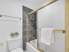 1030 W Macarthur Boulevard 5, Santa Ana CA 92707