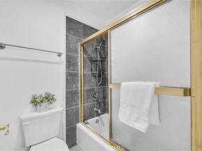 1030 W Macarthur Boulevard 5, Santa Ana CA 92707