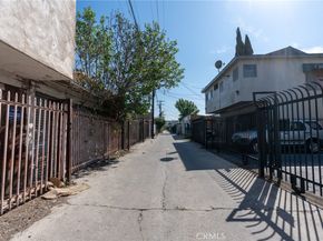 1217 W 39th Street, Los Angeles CA 90037