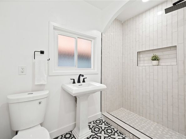 5563 Bangor, Los Angeles CA 90016