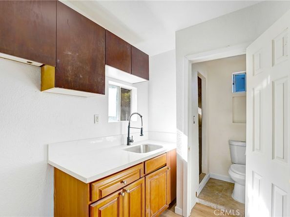 230 E 75th Street, Los Angeles CA 90003