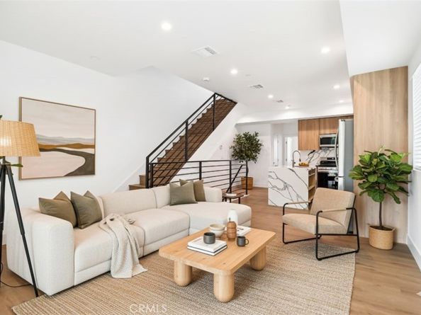 4512 St Elmo Drive, Los Angeles CA 90019