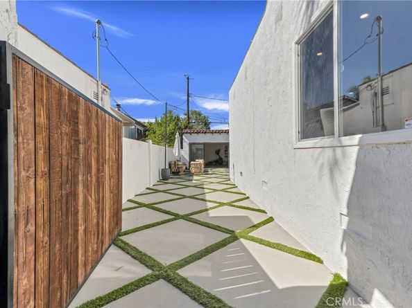 805 N Kemp, Burbank CA 91505
