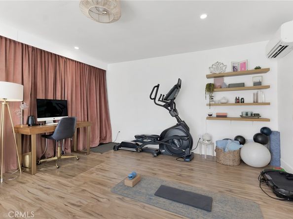805 N Kemp, Burbank CA 91505