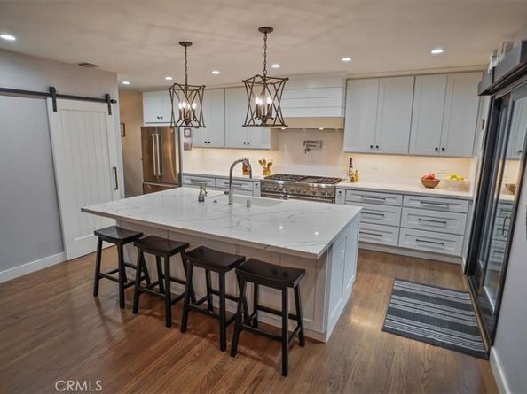 606 Uclan Drive, Burbank CA 91504