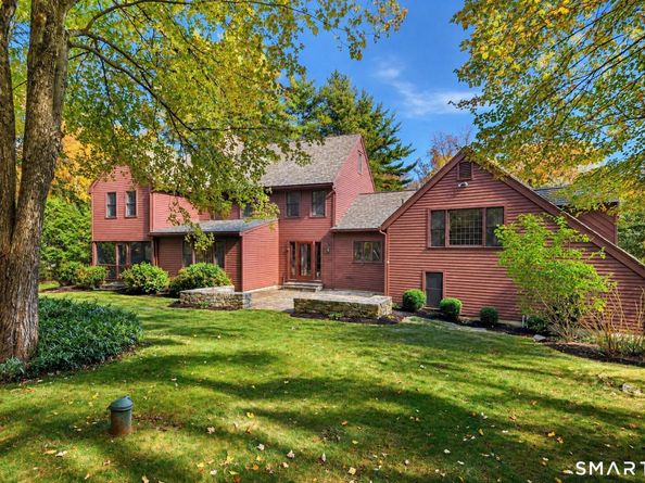 28 Maplecrest Drive, Danbury CT 06811