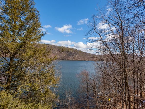 8 Ledgewood Drive, Sherman CT 06784