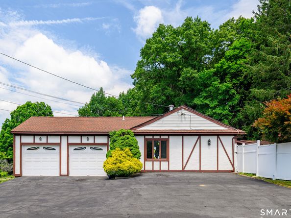 10 Horseshoe Drive, Danbury CT 06811