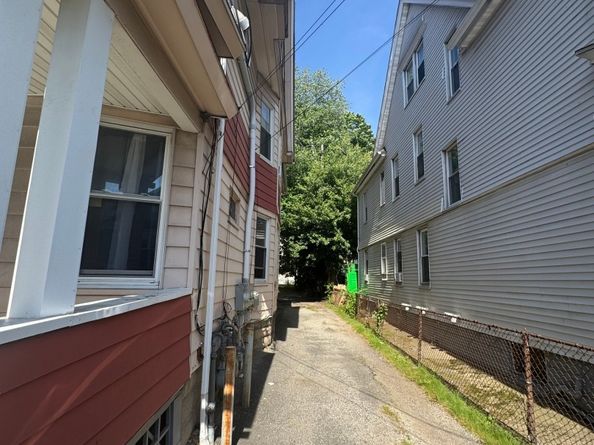 464-466 Wilmot Avenue, Bridgeport CT 06607