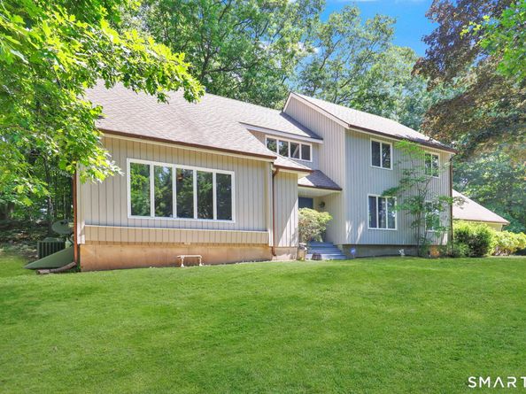 29 Foxwood Road, Trumbull CT 06611