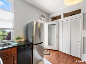 5 Hundley Court 2C, Stamford CT 06902