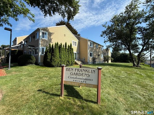 135 Flax Hill Road 19, Norwalk CT 06854
