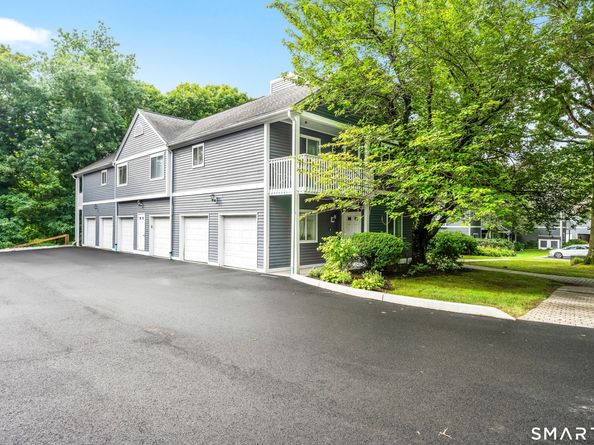 215 Windgate Circle E, Monroe CT 06468