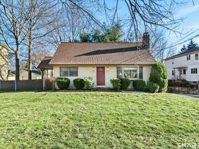 378 High Street, Fairfield CT 06824