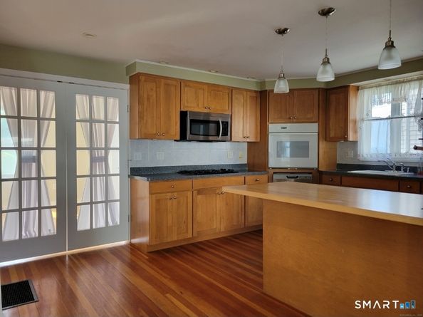 26 King Street, Shelton CT 06484