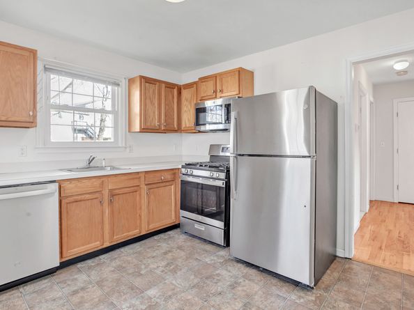 28 Aquila Road, Stamford CT 06902