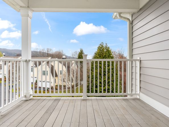 332 Still Water Circle 332, Brookfield CT 06804