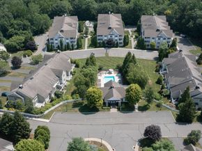 332 Still Water Circle 332, Brookfield CT 06804