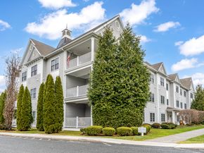 332 Still Water Circle 332, Brookfield CT 06804