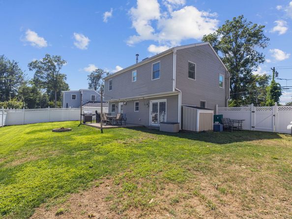 19 Assisi Way, Norwalk CT 06851