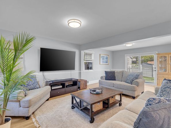 19 Assisi Way, Norwalk CT 06851