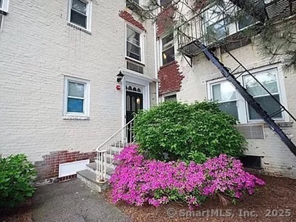 126 woodside Green 1A, Stamford CT 06901