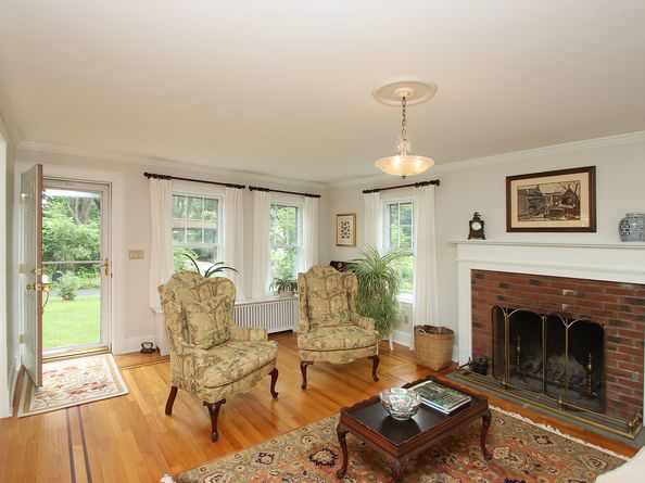 8 Hawleyville Road, Bethel CT 06801