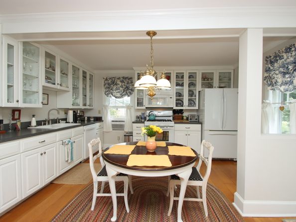 8 Hawleyville Road, Bethel CT 06801