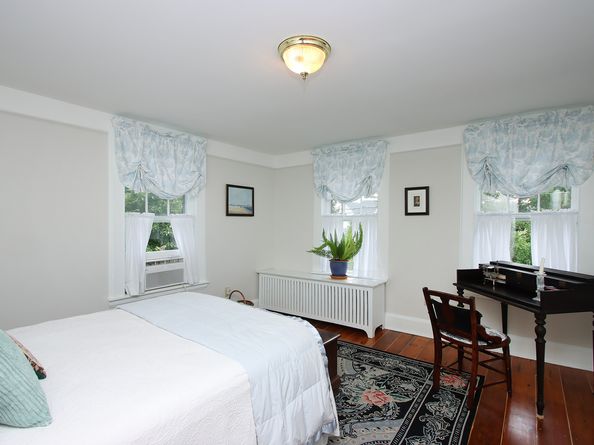 8 Hawleyville Road, Bethel CT 06801