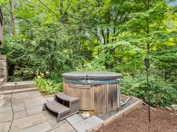 105 Ladder Hill Road N, Weston CT 06883