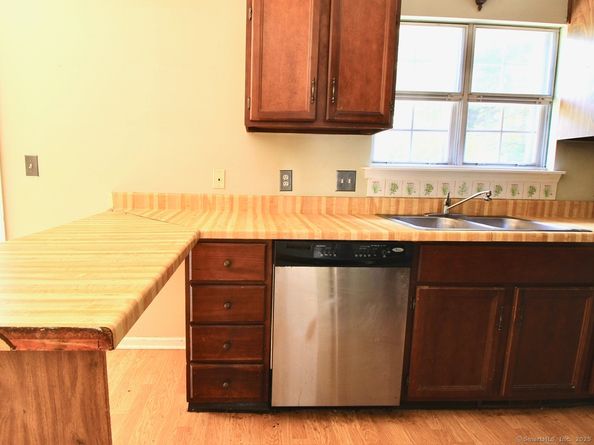 717 Hawley Glen 18, Stratford CT 06614