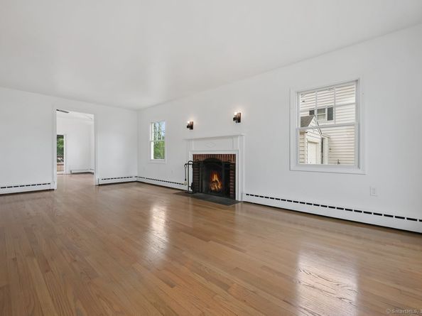 675 Goldenrod Avenue, Bridgeport CT 06606
