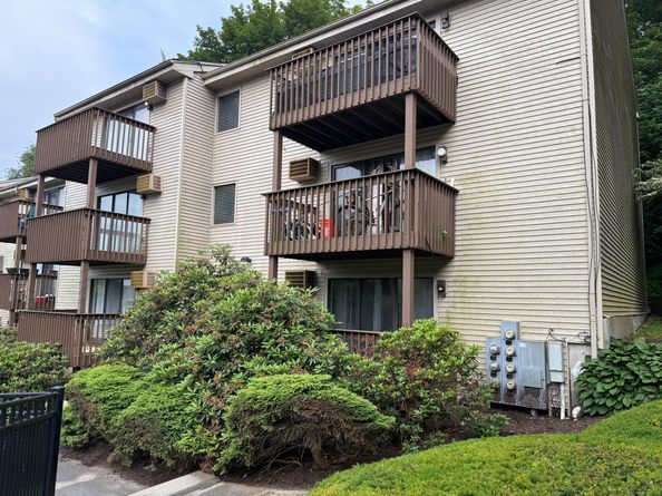38 Padanaram Avenue 24, Danbury CT 06811