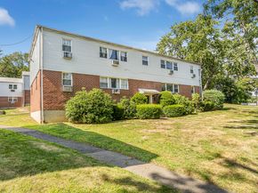 81 Cherry Hill Drive 1B, Bridgeport CT 06606
