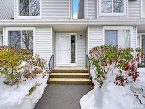 20 E Pembroke Road 8, Danbury CT 06811