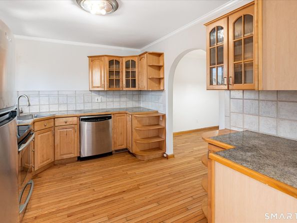 135 Courtland Avenue APT 13, Stamford CT 06902